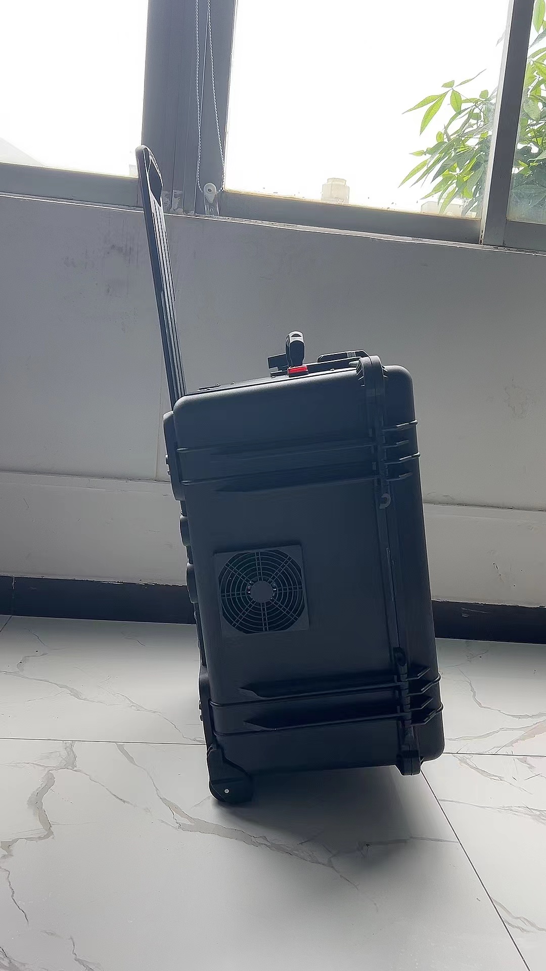 涞水手拉箱型移动通信干扰器